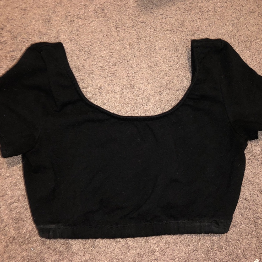 black cropped tee from urban outfitters